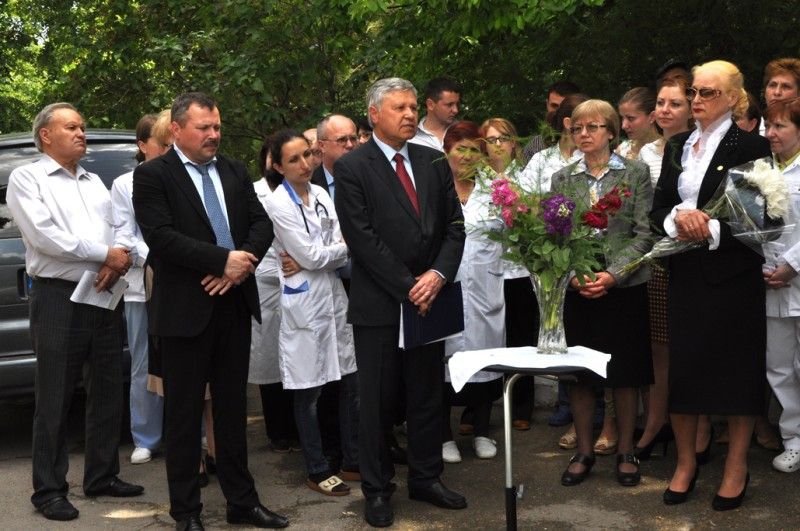 Basorelief în amintirea profesorului Valentina Halitov Basorelief în amintirea profesorului Valentina Halitov